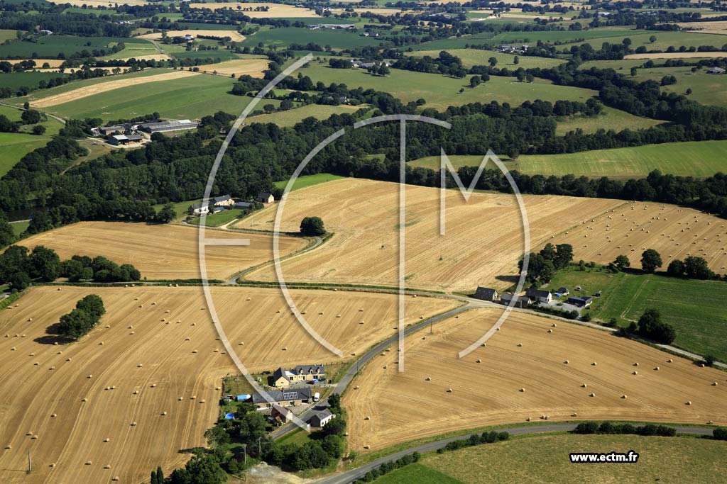 Photo arienne de Martign-sur-Mayenne (le Carrefour)