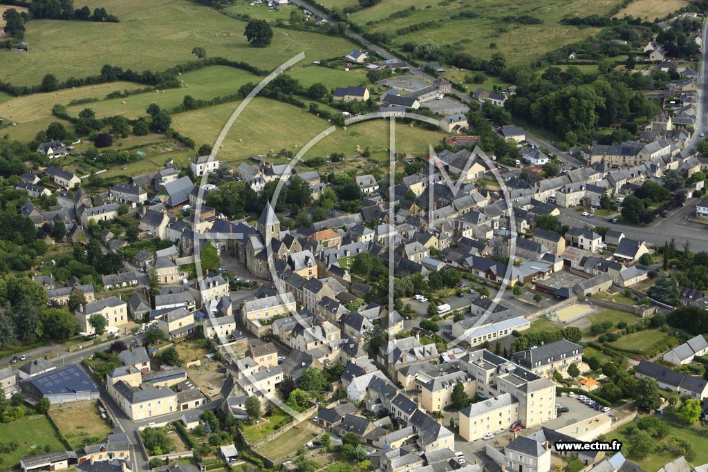 Photo arienne de Saint-Denis-d'Anjou (Centre)