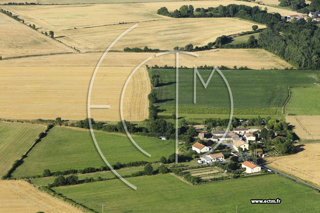 Photo arienne de Argenton-l'glise (le Bas Village)