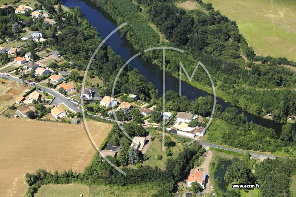 Photo arienne de Saint-Jean-de-Thouars (les Varannes)