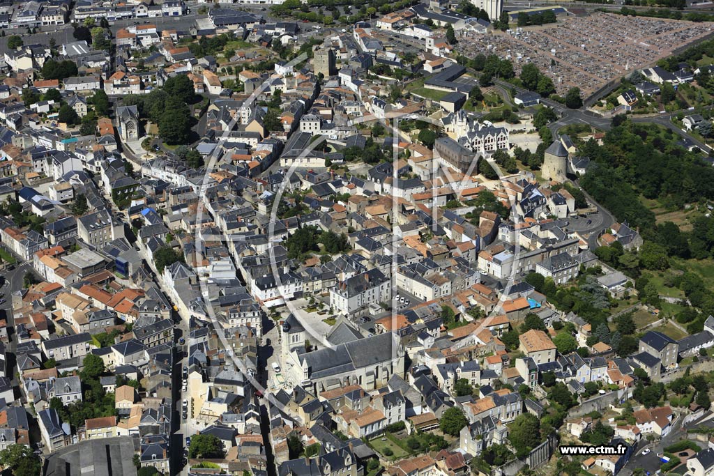 Photo arienne de Thouars (Centre)