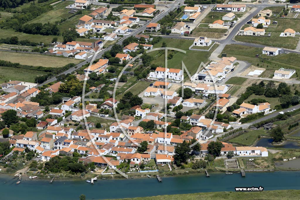 Photo arienne de Brem-sur-Mer (le Havre de la Gachre)