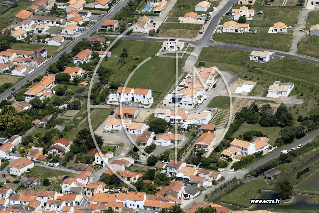 Photo arienne de Brem-sur-Mer (le Havre de la Gachre)