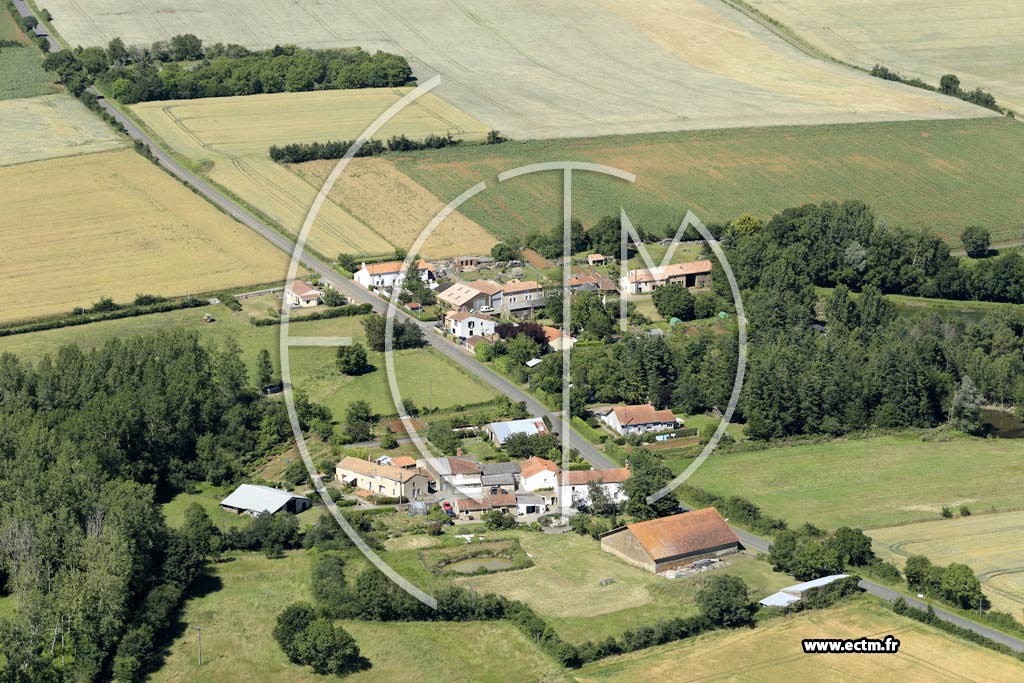 Photo arienne de Moutiers-sur-le-Lay (la Roguerie - le Fief des Plantes)