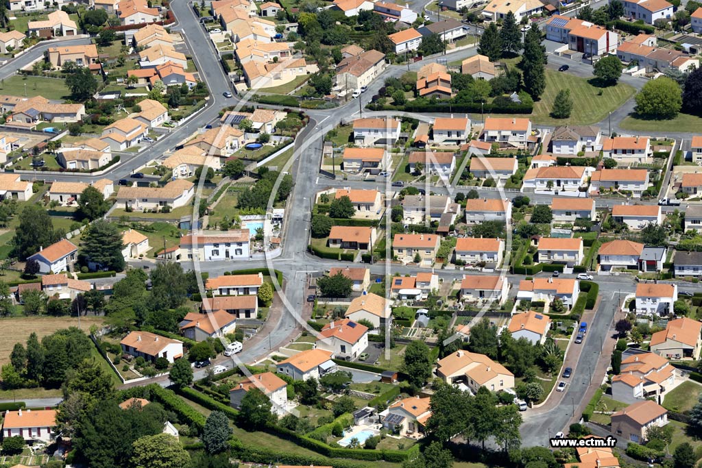 Photo arienne de Mortagne-sur-Svre (le Chiron)