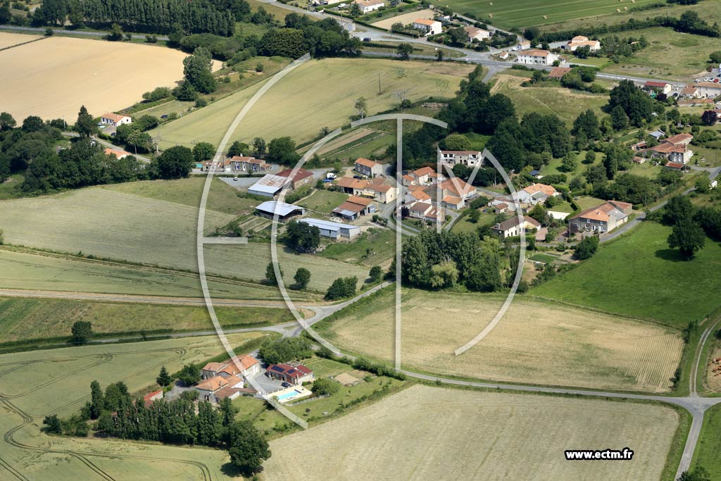 Photo arienne de Bazoges-en-Pareds (les Grandes Maisons)