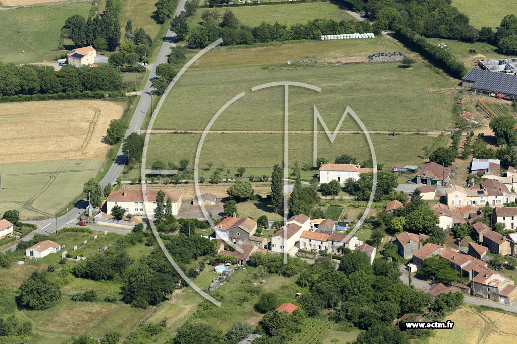 Photo arienne de Bazoges-en-Pareds (Pulteau)