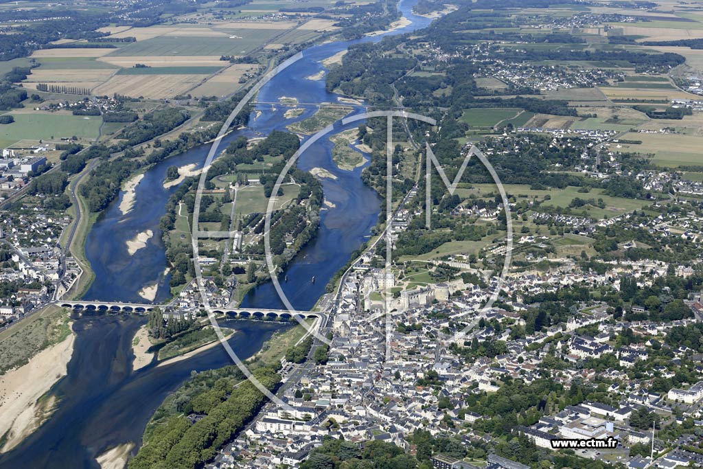 Photo arienne de Amboise (l'Entrepont - Centre - Chteau Royal d'Amboise)