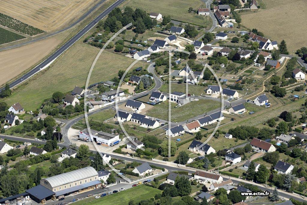 Photo arienne de La Croix-en-Touraine (Ouest)