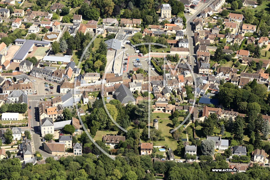 Photo arienne de Nogent-le-Roi (Centre)