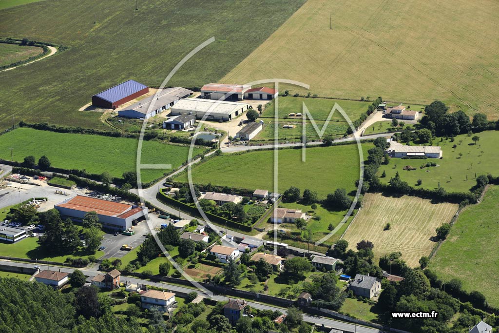 Photo arienne de La Mothe-Saint-Hray (Les Fontaines)