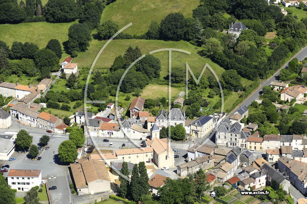 Photo arienne de Mazires-en-Gtine