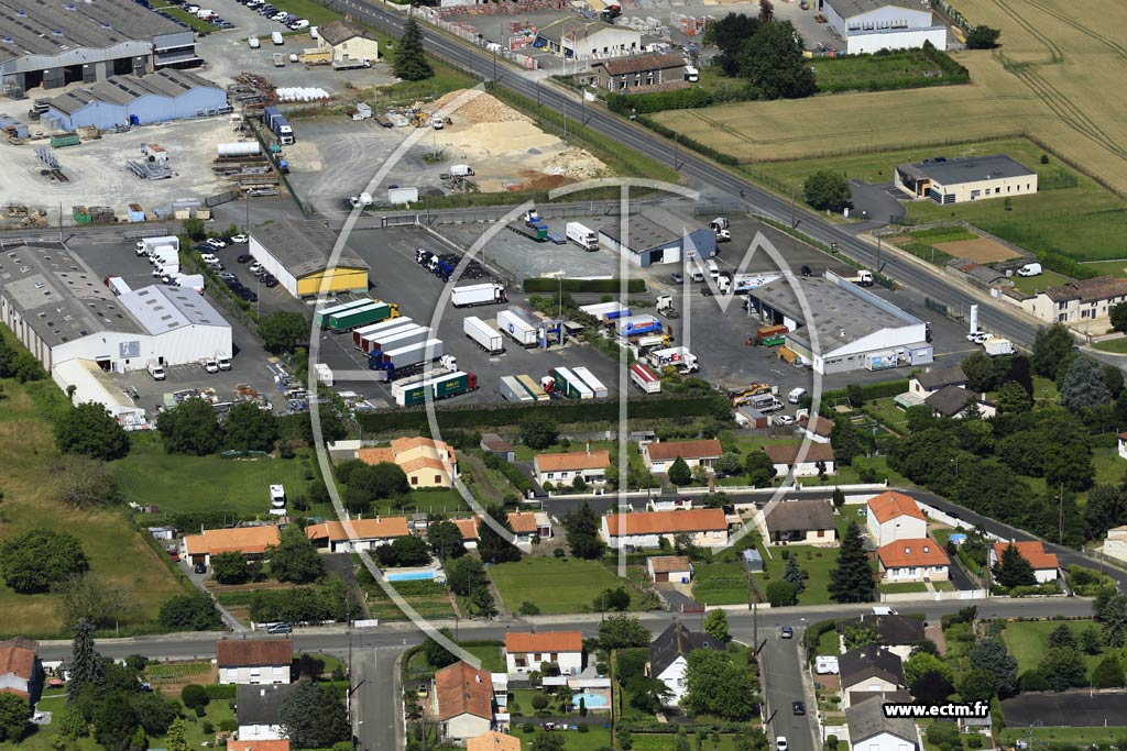 Photo arienne de Saint-Maixent-l'cole (La Croix Neuve)