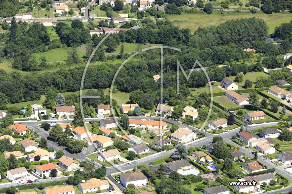 Photo arienne de Saint-Maixent-l'cole (La Grange aux Moines)