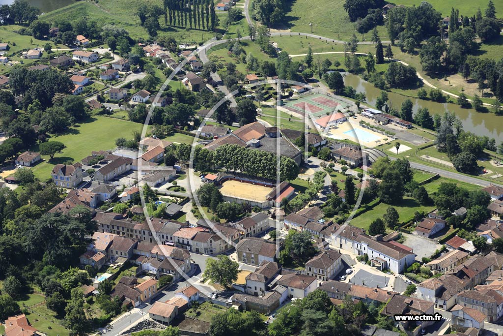 Photo arienne de Castelnau-d'Auzan-Labarrre (la Boube)