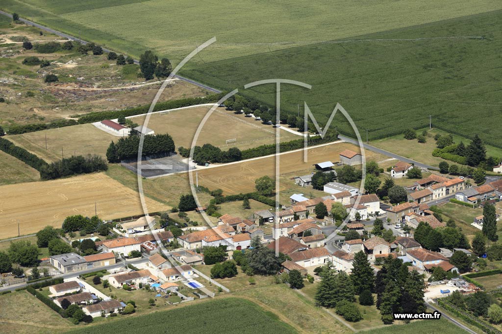 Photo arienne de Agris (la Grange)