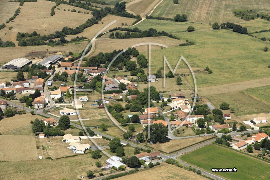 Photo arienne de Chasseneuil-sur-Bonnieure (le Maine)