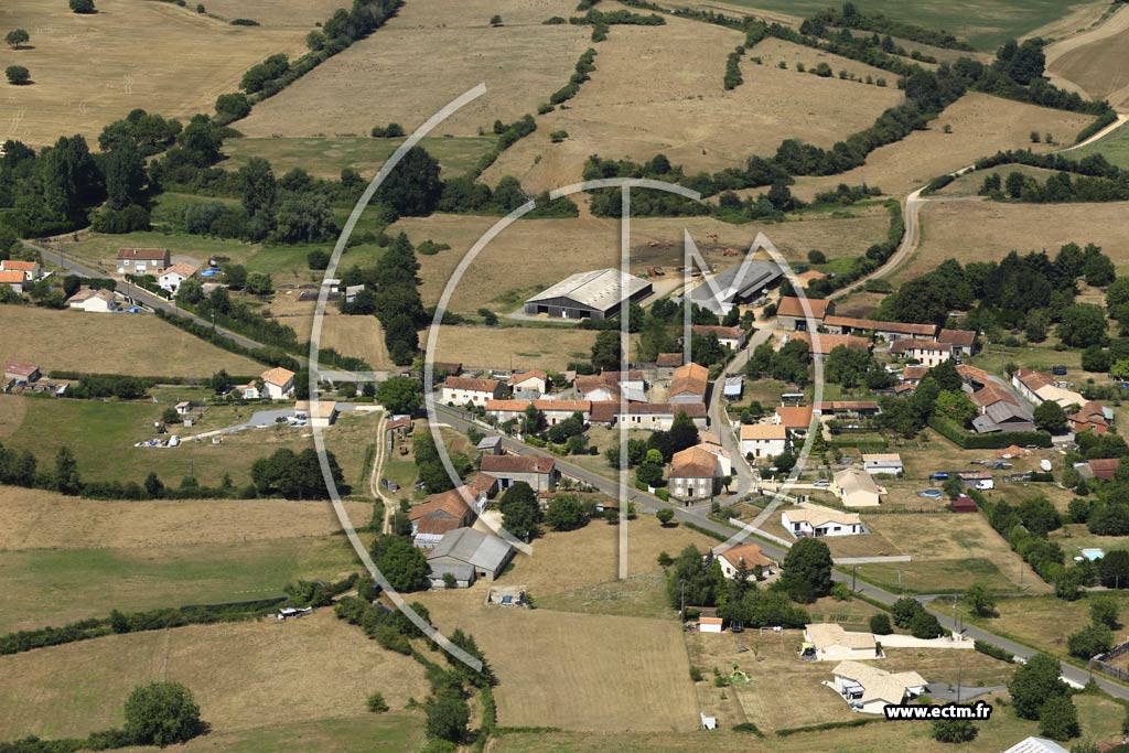 Photo arienne de Chasseneuil-sur-Bonnieure (le Maine)