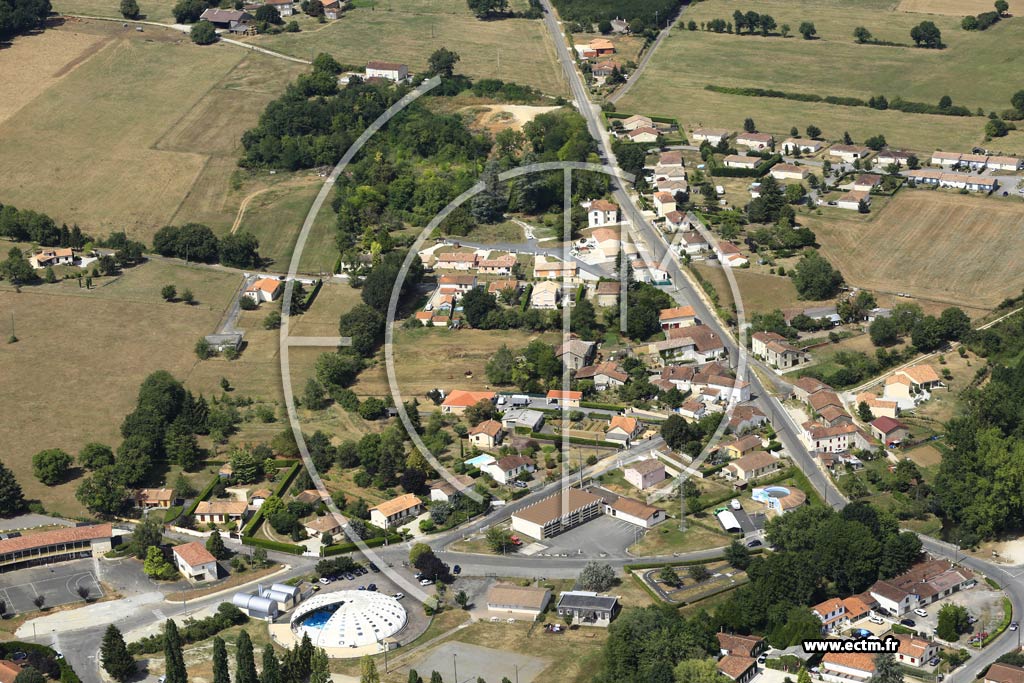 Photo arienne de Chasseneuil-sur-Bonnieure (le Pont)