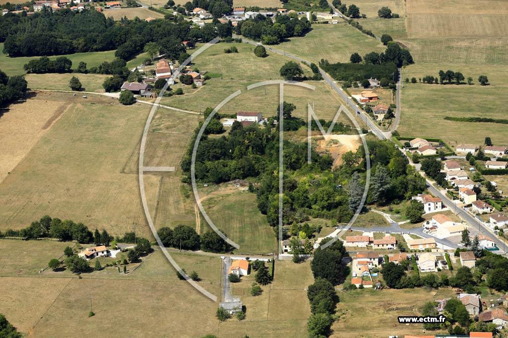 Photo arienne de Chasseneuil-sur-Bonnieure (le Pont)