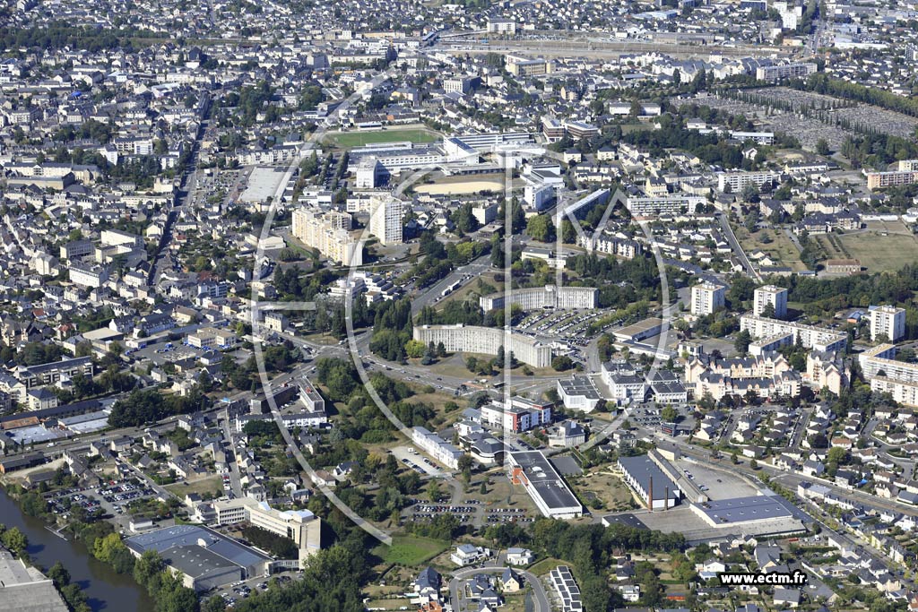 Photo arienne de Laval (la Touche d'Avesnires)