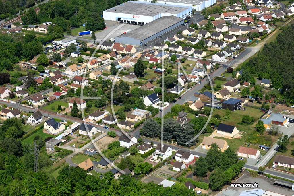 Photo arienne de Montfort-le-Gesnois (La Pcardire)