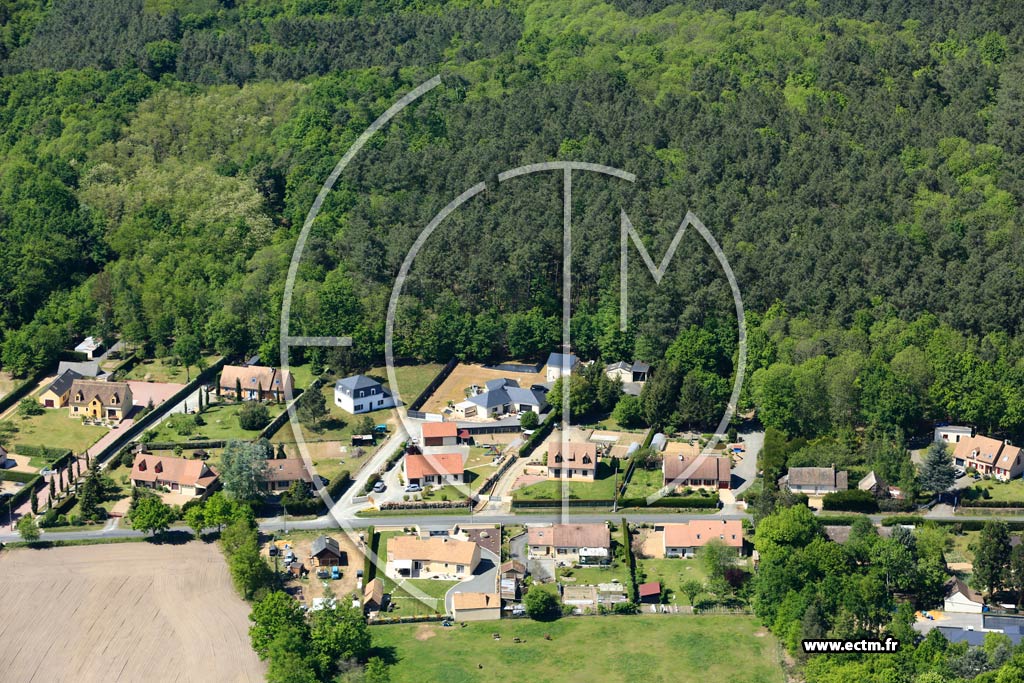 Photo arienne de Montfort-le-Gesnois (Les Dbats)