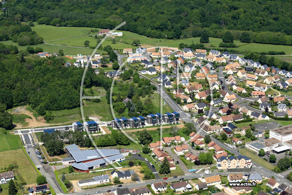 Photo arienne de Yvr-l'vque