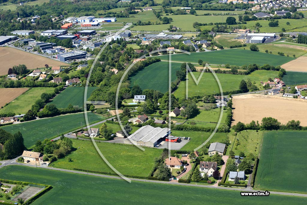 Photo arienne de Yvr-l'vque (Les Landes)