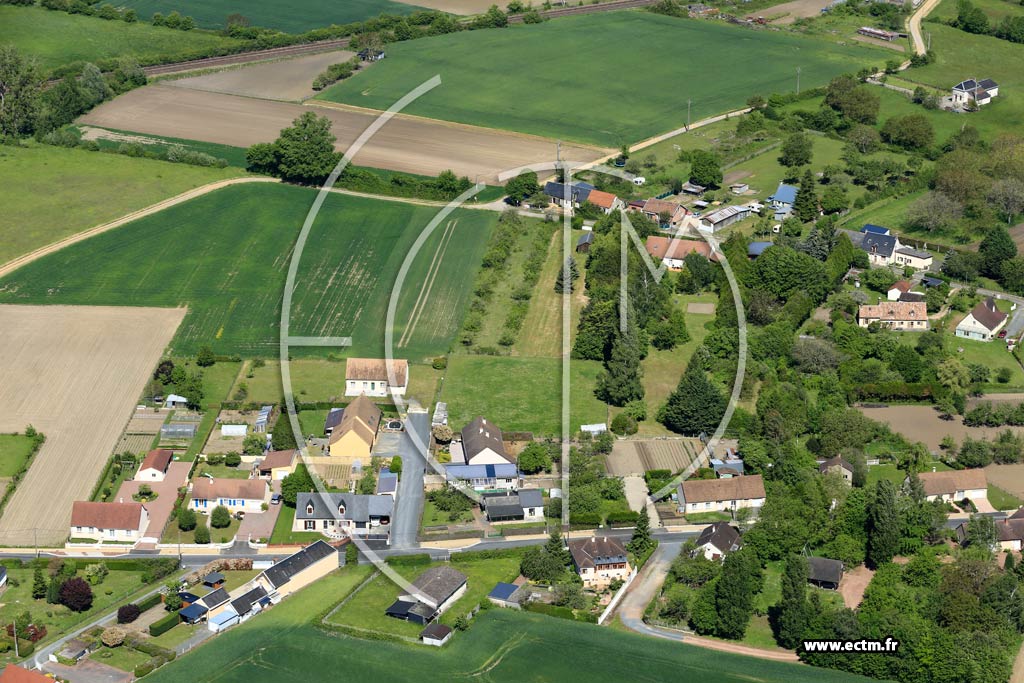 Photo arienne de Mayet (La Croix Marais)