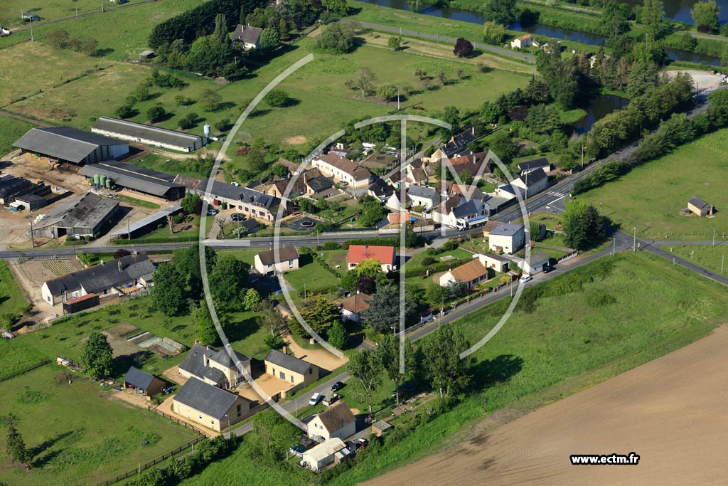 Photo arienne de Noyen-sur-Sarthe (La Madeleine)