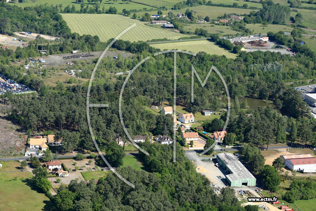 Photo arienne de Roz-sur-Sarthe (Landes de Beaufeu)