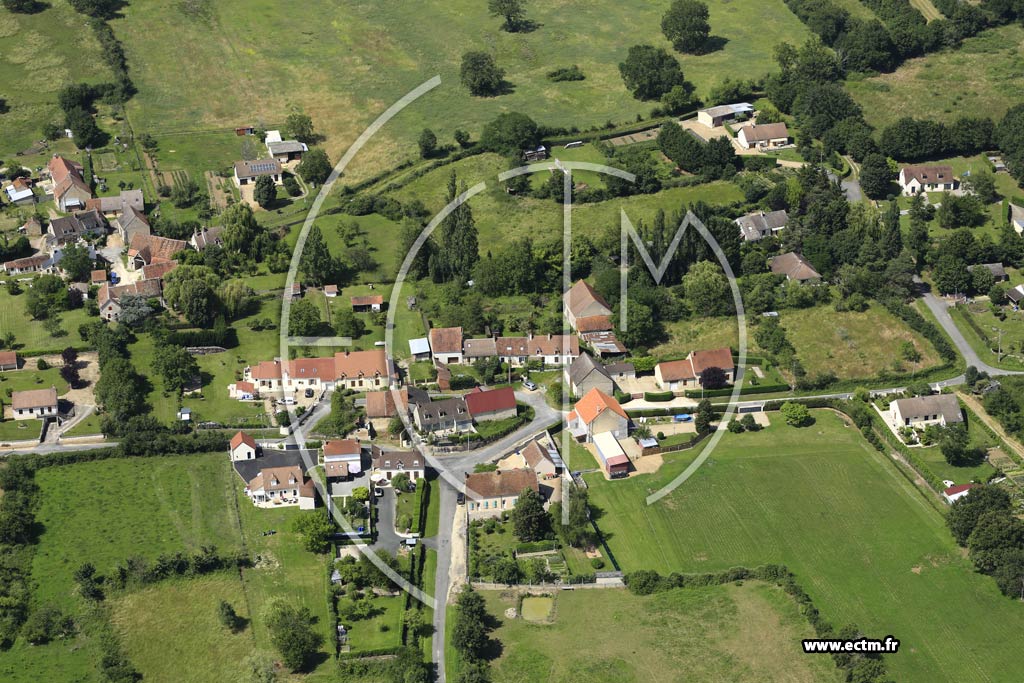 Photo arienne de Saint-Amand-Montrond (Rouzaire)