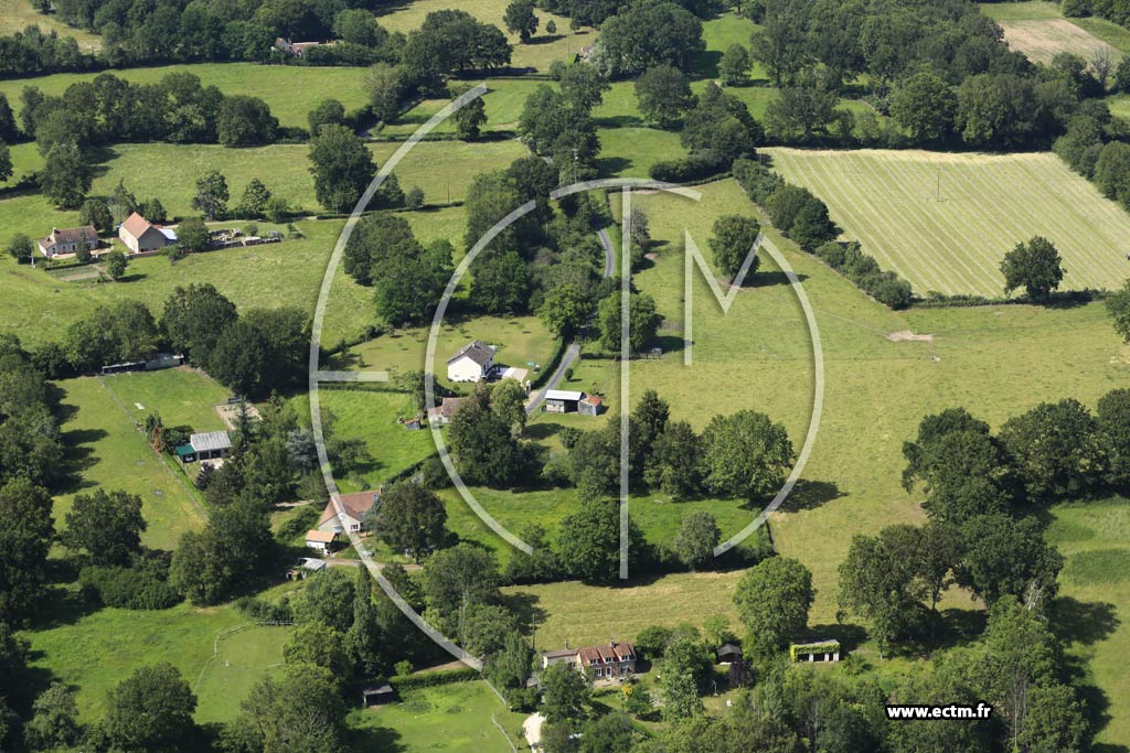 Photo arienne de Saint-Bonnet-Tronais (Le Grand Baignerault)