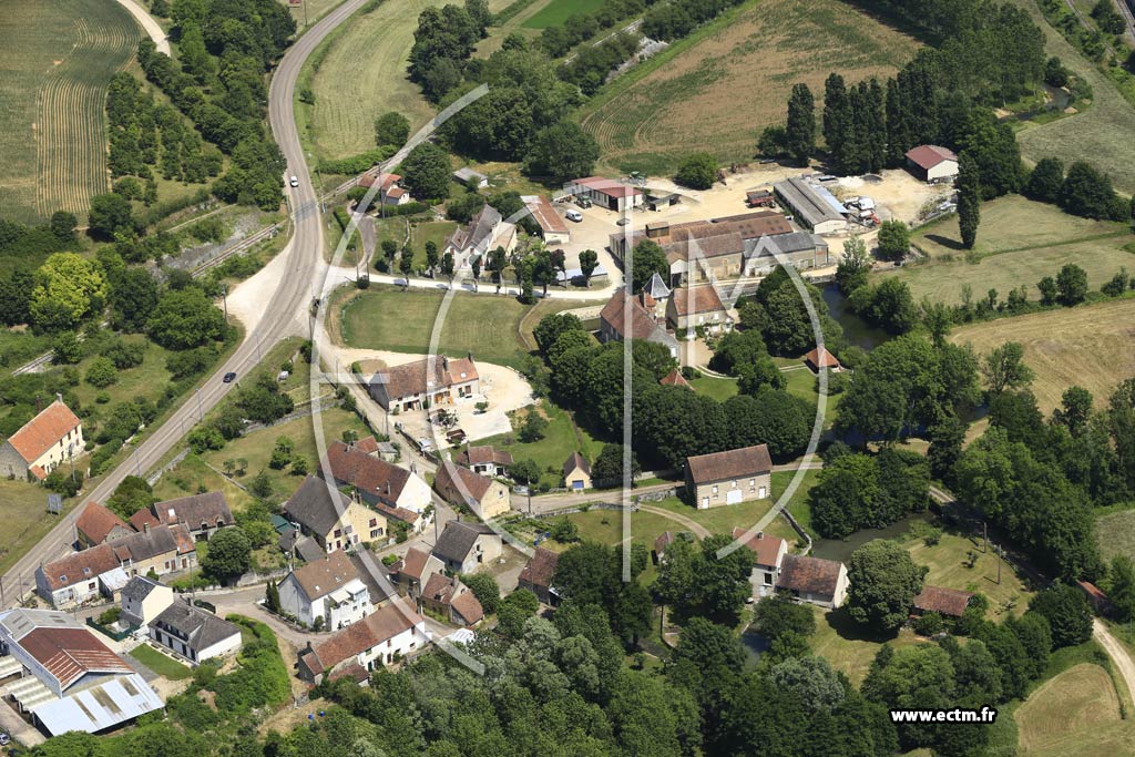 Photo arienne de Clamecy (Pressures)